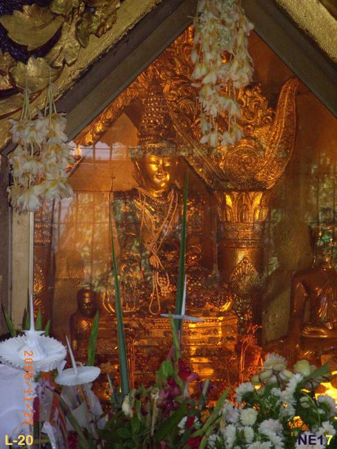 Shrine at the center of Dhammazeadi Temple.