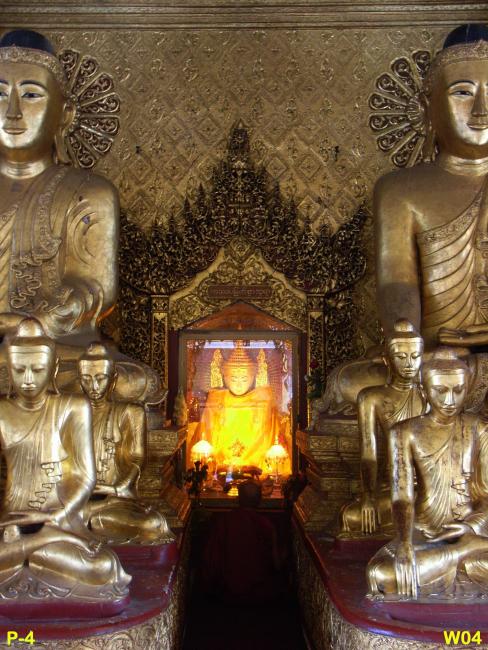 Kassapa Buddha statue in the center. 